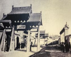 山西大学堂侯家巷新址校舍落成，中西斋同时迁入。