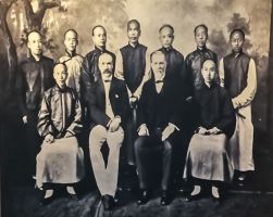 李提摩太从西学专斋经费中拨专款在上海设立了山西大学堂译书院
